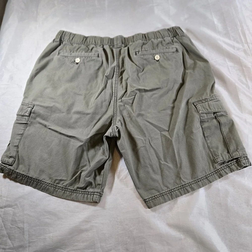 Tommy Bahama Mens XL Olive Green Cargo Shorts Elastic Waist Cotton Casual